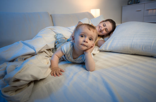 Changement d'heure au printemps : comment aider bébé à mieux dormir ?