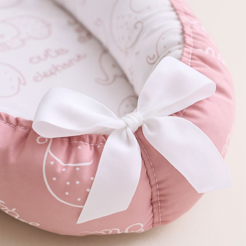 Cocon-bebe-Reducteur-Ajustable-rose-avec-noeud-blanc