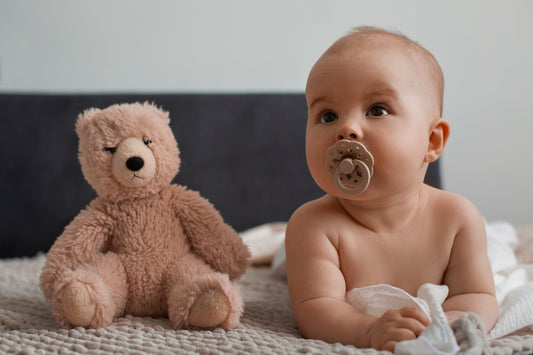 Quand introduire une peluche bébé ?