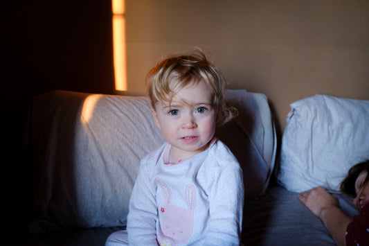 Pourqoui bébé ne veut pas dormir dans son lit la nuit?