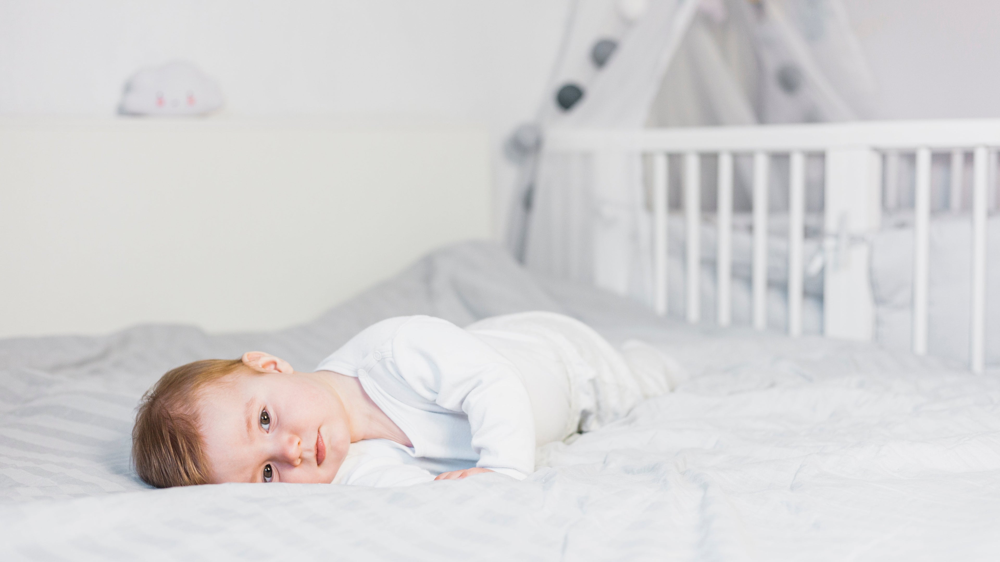 Bébé de 6 mois réveillé la nuit pendant une régression du sommeil