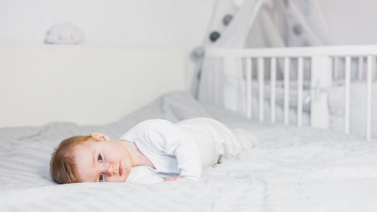 Bébé de 6 mois réveillé la nuit pendant une régression du sommeil