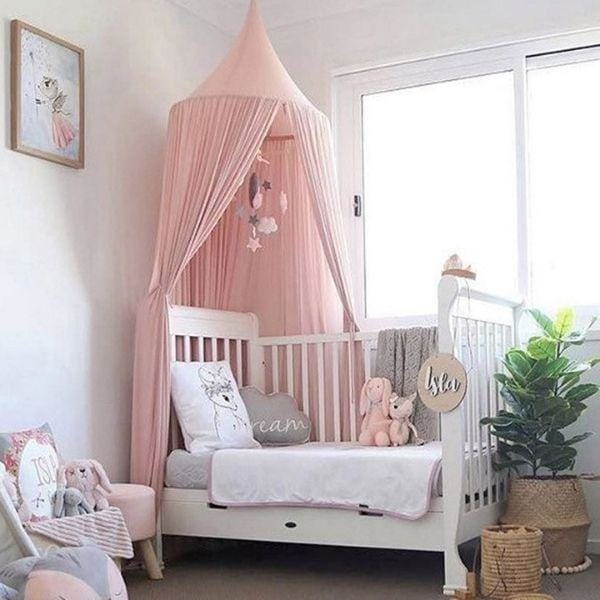 Ciel-de-lit-rose-pastel