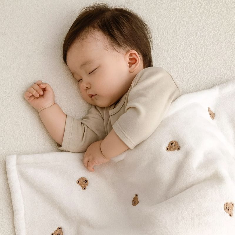 Couverture_bebe_ours_emmaillotee