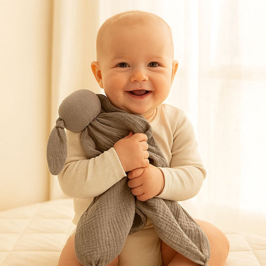 Doudou-plat-gris-calin-bebe